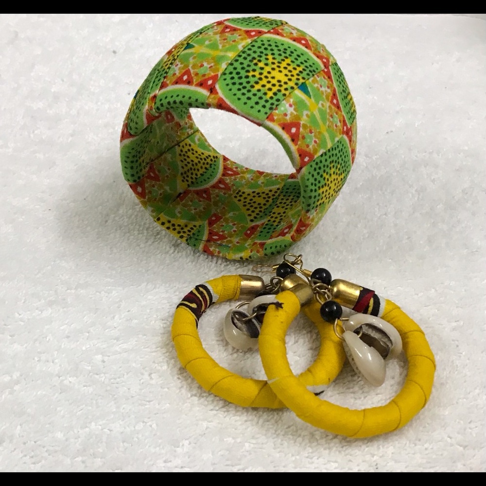 Beautiful African Print Bangle and Earrings set!